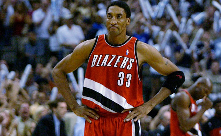 Scottie Pippen Ejected, Fans Flood Floor With Bill Walton Dolls